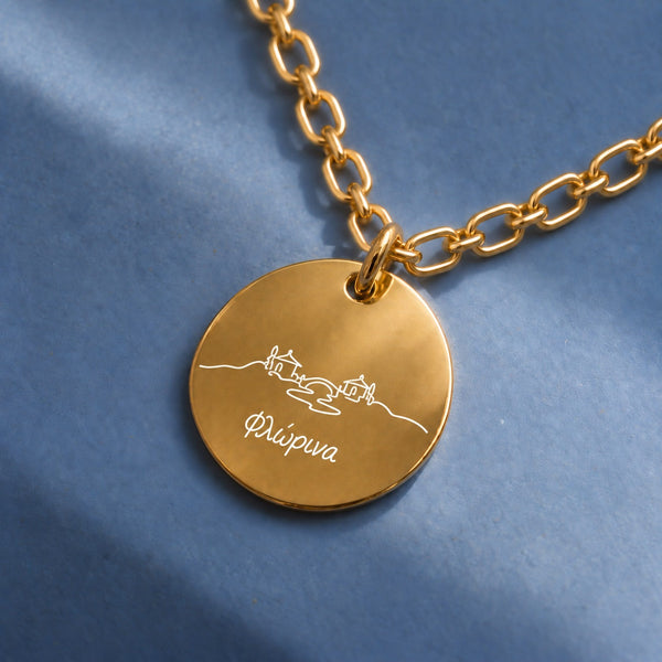 Florina Armband 24K vergoldet – runder Anhänger mit Gravur: Fluss Sakoulevas mit Häusern und Schriftzug „Φλώρινα“