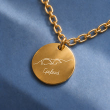 Grevena Armband 24K vergoldet – runder Anhänger mit Gravur: Portitsa-Brücke und Schriftzug „Γρεβενά“