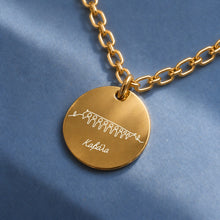 Kavala Armband 24K vergoldet – runder Anhänger mit Gravur: Aquädukt Kamares und Schriftzug „Καβάλα“