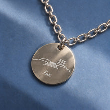 Kos Armband aus 925 Silber – runder Anhänger mit Gravur: antike Säulen und Schriftzug „Κως“