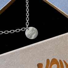 Kreta Armband aus 925 Silber in der geöffneten DU BIST GRIECHE Schmuckbox